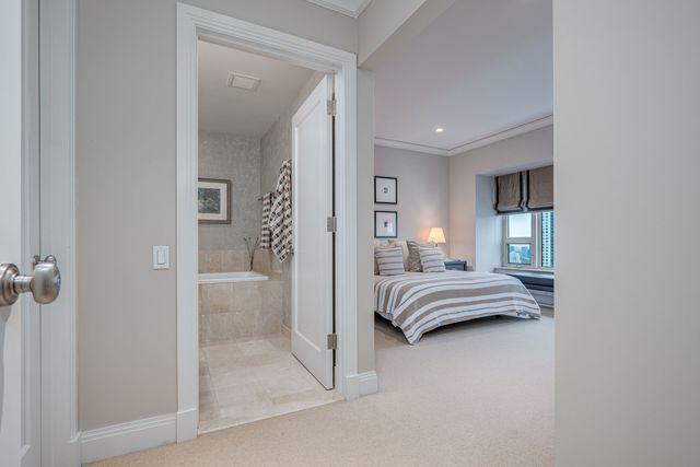 800 N Michigan Avenue 3403, Chicago, IL 60611