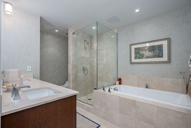 800 N Michigan Avenue 3403, Chicago, IL 60611