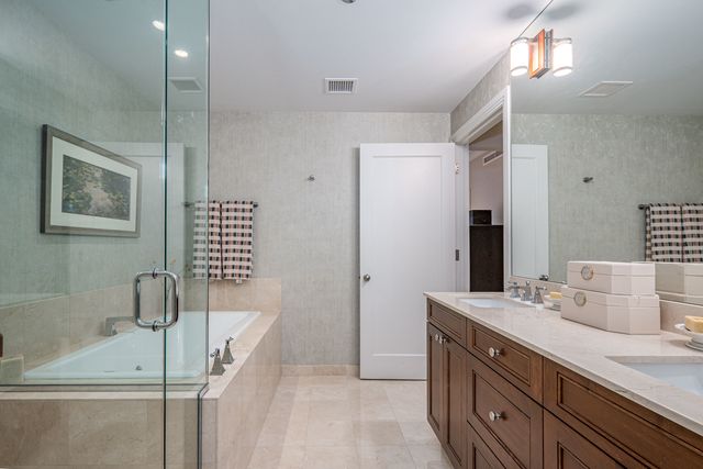 800 N Michigan Avenue 3403, Chicago, IL 60611