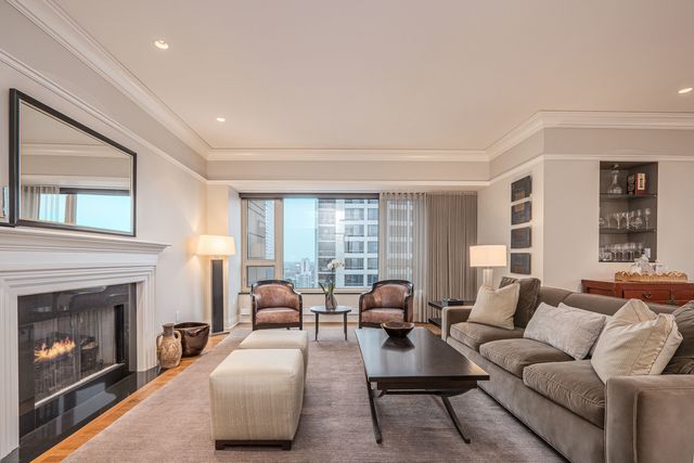 800 N Michigan Avenue 3403, Chicago, IL 60611