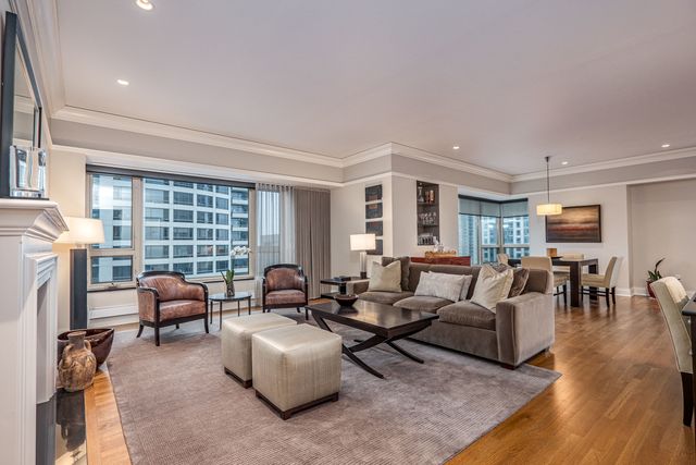 800 N Michigan Avenue 3403, Chicago, IL 60611