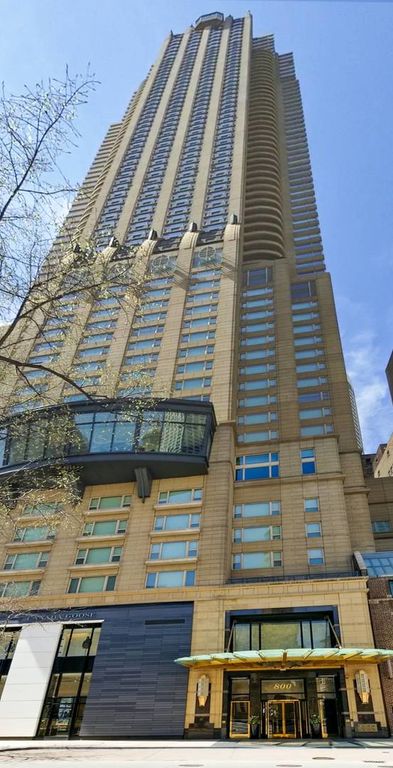800 N Michigan Avenue 3403, Chicago, IL 60611