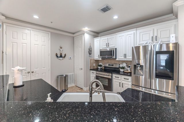 7039 Kingston Cove Lane 110, Willis, TX 77318