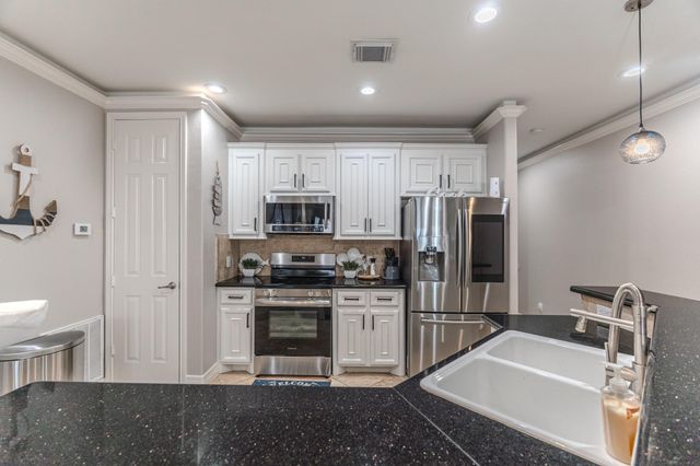 7039 Kingston Cove Lane 110, Willis, TX 77318