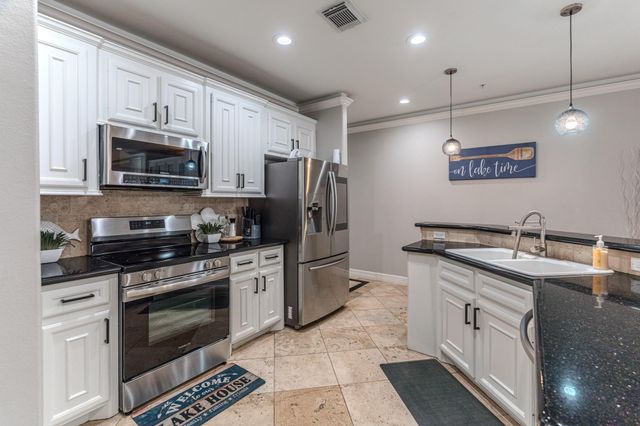 7039 Kingston Cove Lane 110, Willis, TX 77318