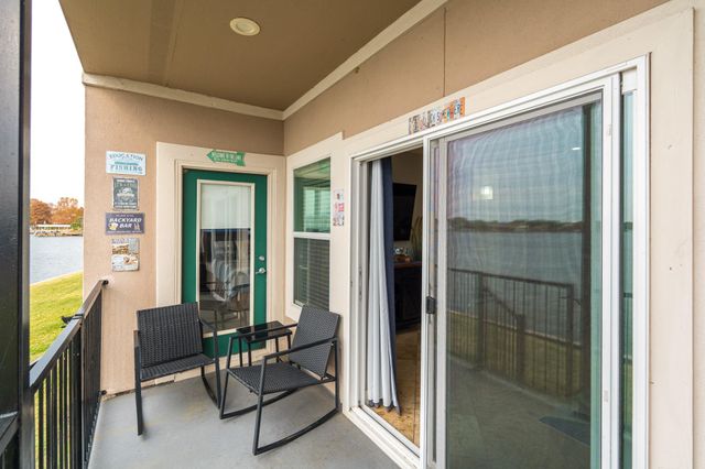 7039 Kingston Cove Lane 110, Willis, TX 77318