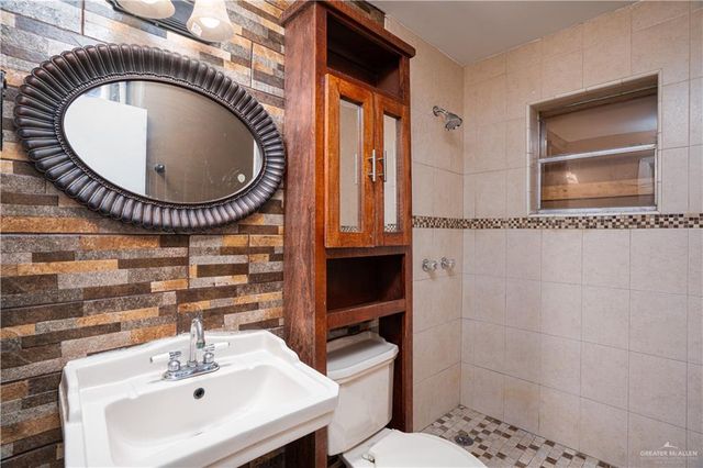 720 N Padre Avenue, Weslaco, TX 78596
