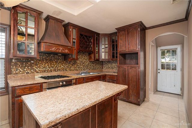 720 N Padre Avenue, Weslaco, TX 78596
