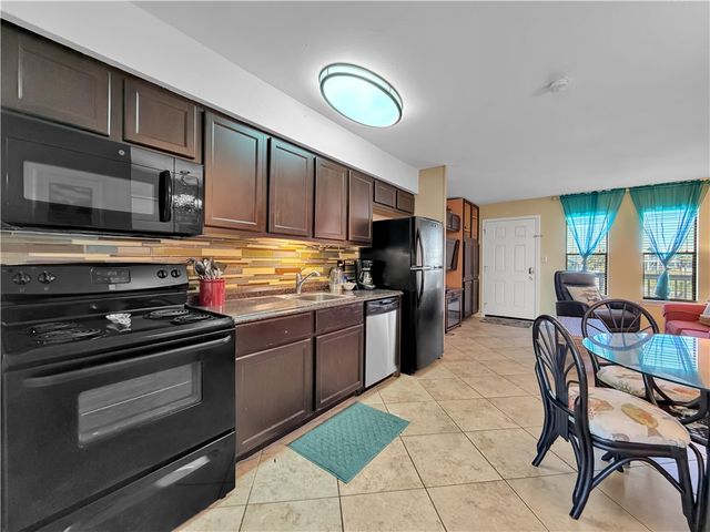 2290 N Fulton Beach 215, Rockport, TX 78382
