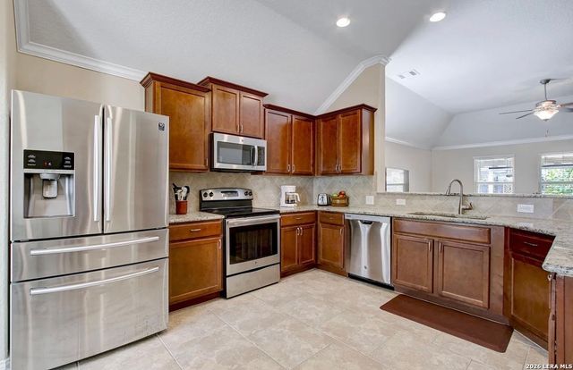 2326 BROKEN WHEEL LN, New Braunfels, TX 78130