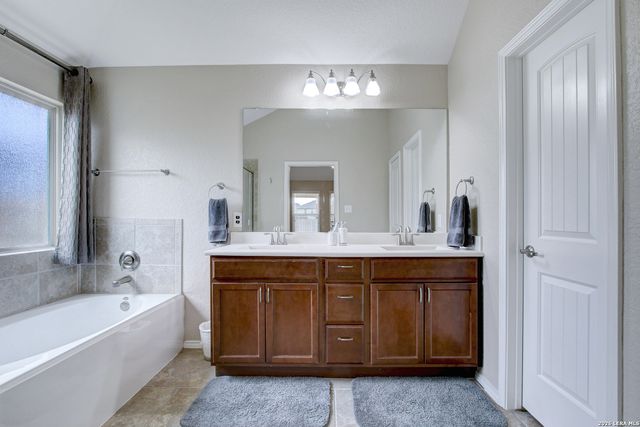 2326 BROKEN WHEEL LN, New Braunfels, TX 78130
