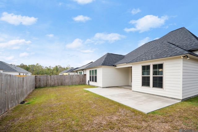 545 Silverbill Ln, Baton Rouge, LA 70810