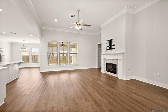 545 Silverbill Ln, Baton Rouge, LA 70810