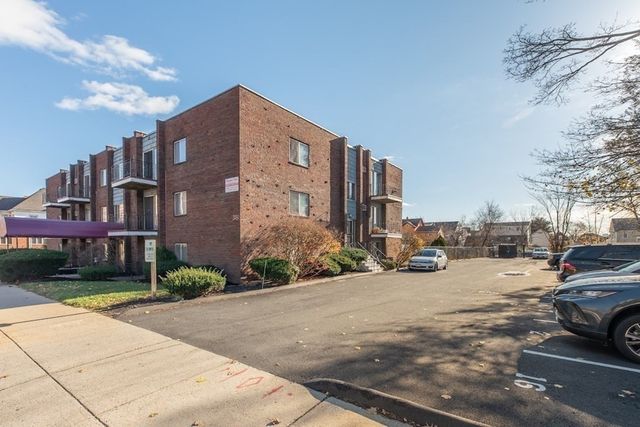 426 Pleasant St 12, Malden, MA 02148