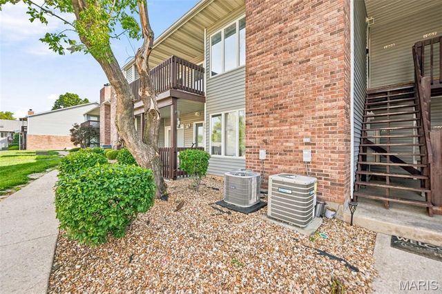 1008 King Drive 2D, St Charles, MO 63303