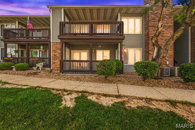 1008 King Drive 2D, St Charles, MO 63303