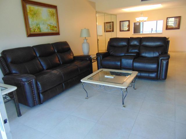 6698 10th Avenue N 301, Lake Worth, FL 33467