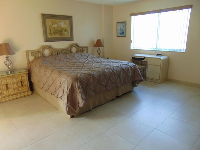 6698 10th Avenue N 301, Lake Worth, FL 33467