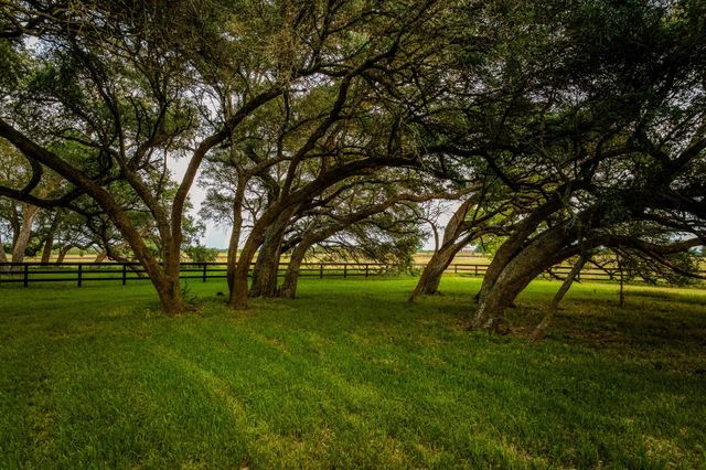 104 Hartfield Hill Ln, Round Top, TX 78954