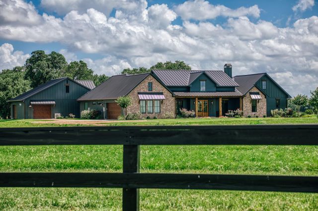 104 Hartfield Hill Ln, Round Top, TX 78954
