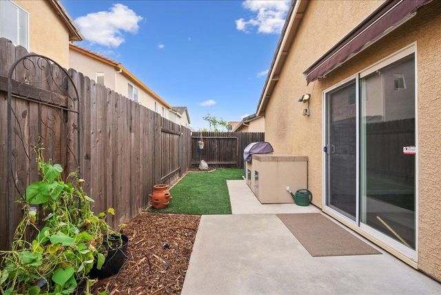 1498 Bushy Tail St, Roseville, CA 95747