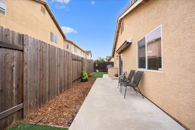 1498 Bushy Tail St, Roseville, CA 95747