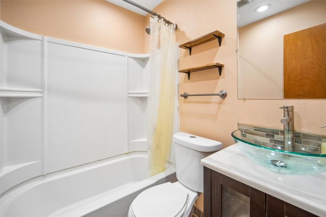 3821 SE 15th Court, Des Moines, IA 50320