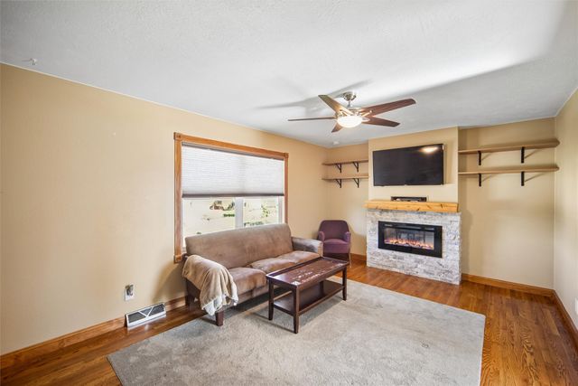 3821 SE 15th Court, Des Moines, IA 50320
