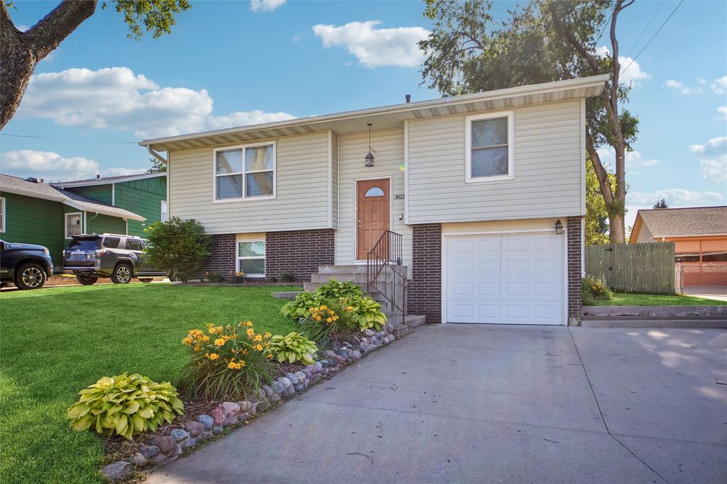 3821 SE 15th Court, Des Moines, IA 50320