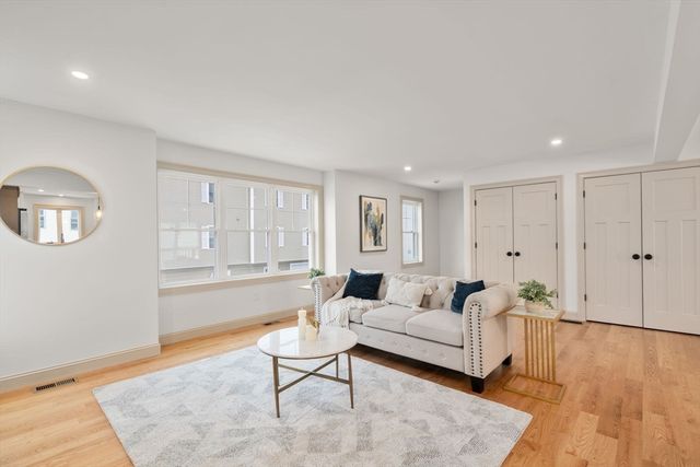 2 Lodi St B, Worcester, MA 01608