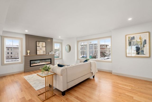 2 Lodi St B, Worcester, MA 01608