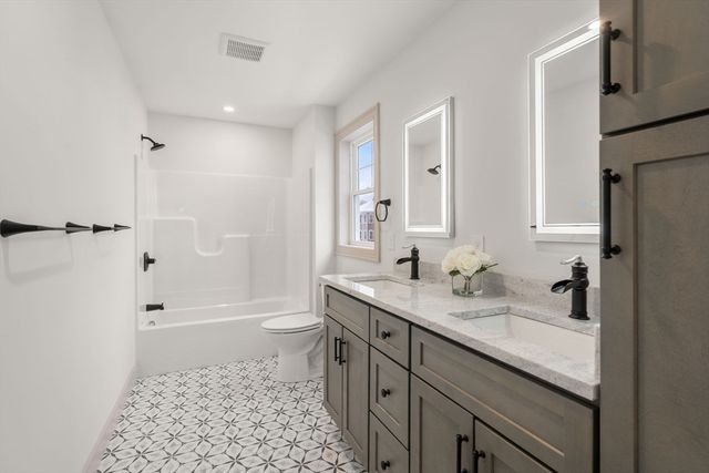 2 Lodi St B, Worcester, MA 01608