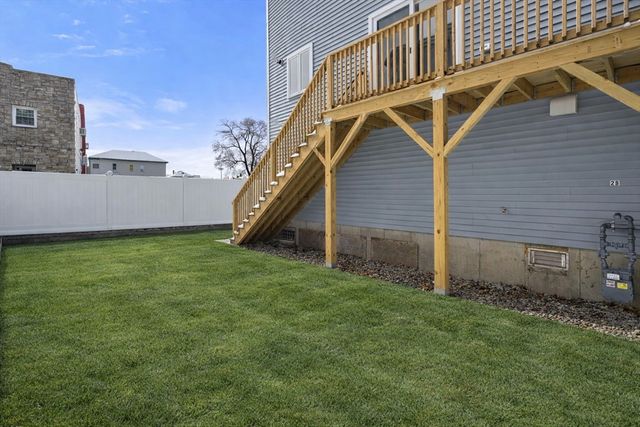 2 Lodi St B, Worcester, MA 01608