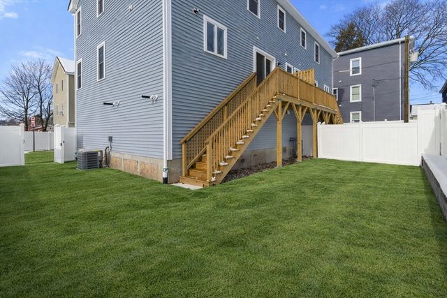 2 Lodi St B, Worcester, MA 01608