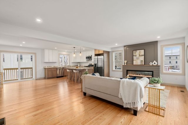 2 Lodi St B, Worcester, MA 01608