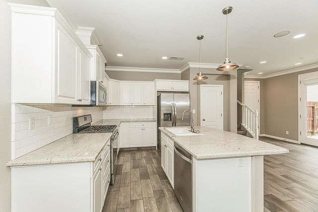 2047 E Makenna Drive, Fresno, CA 93730