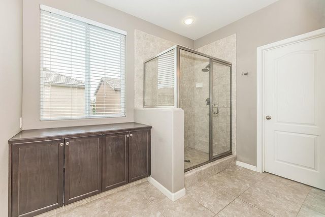 2047 E Makenna Drive, Fresno, CA 93730