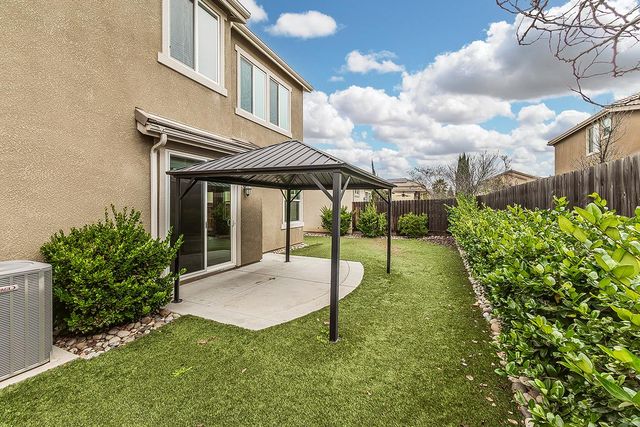 2047 E Makenna Drive, Fresno, CA 93730