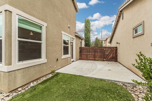 2047 E Makenna Drive, Fresno, CA 93730