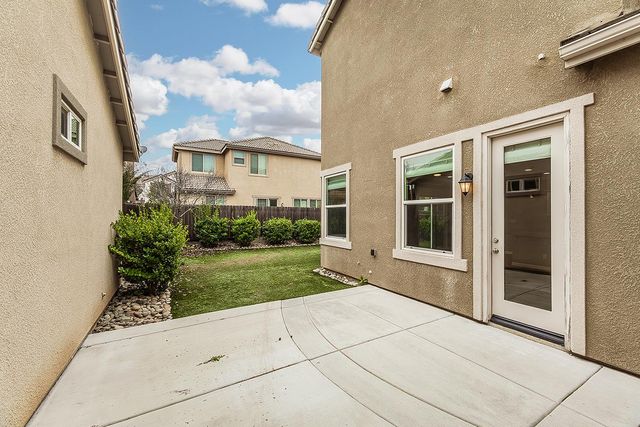 2047 E Makenna Drive, Fresno, CA 93730
