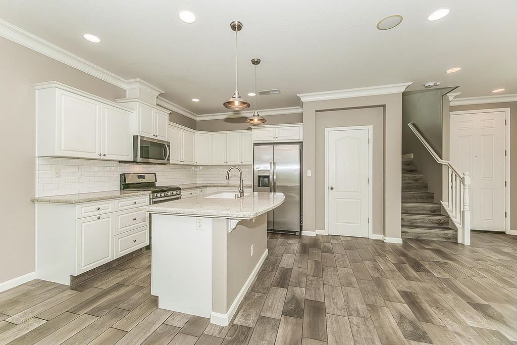 Image 11 of property listing at 2047 E Makenna Drive, Fresno, CA 93730