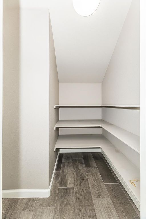 Image 14 of property listing at 2047 E Makenna Drive, Fresno, CA 93730