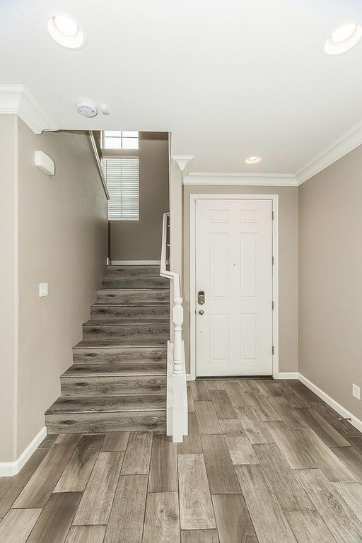 Image 16 of property listing at 2047 E Makenna Drive, Fresno, CA 93730