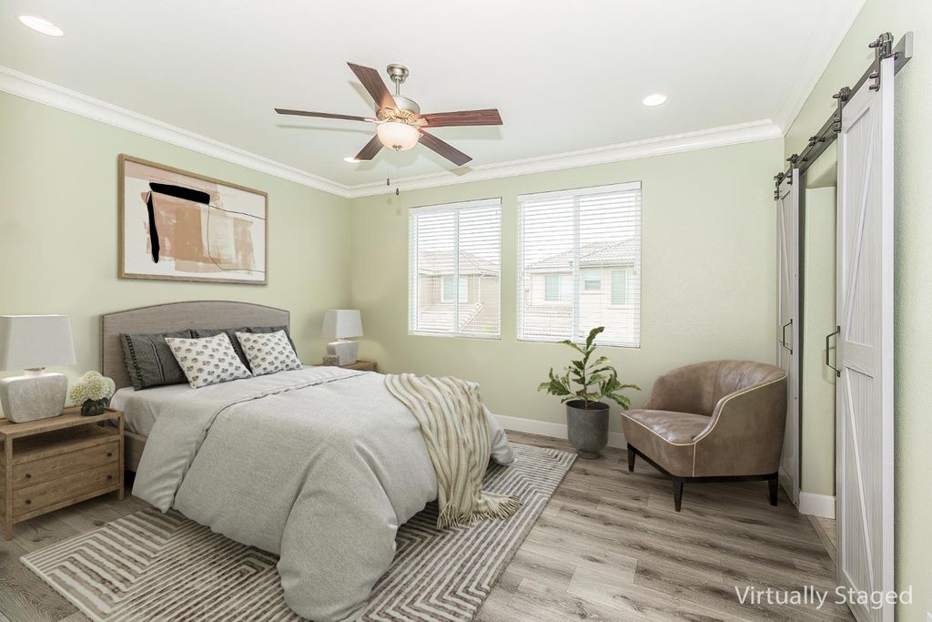 Image 17 of property listing at 2047 E Makenna Drive, Fresno, CA 93730