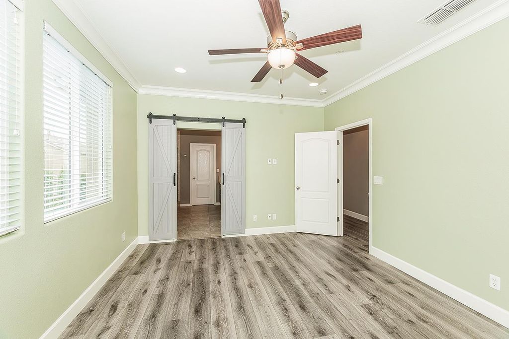 Image 20 of property listing at 2047 E Makenna Drive, Fresno, CA 93730