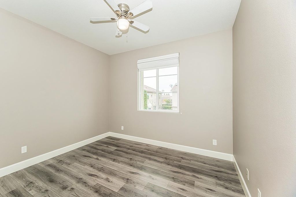 Image 28 of property listing at 2047 E Makenna Drive, Fresno, CA 93730