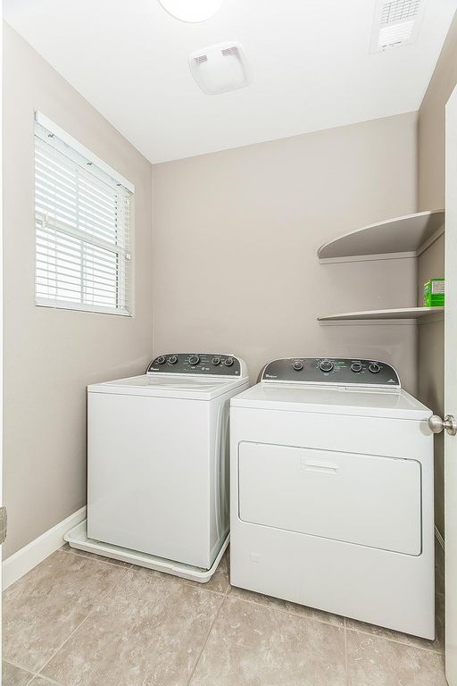 Image 30 of property listing at 2047 E Makenna Drive, Fresno, CA 93730