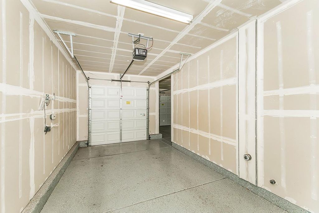 Image 39 of property listing at 2047 E Makenna Drive, Fresno, CA 93730