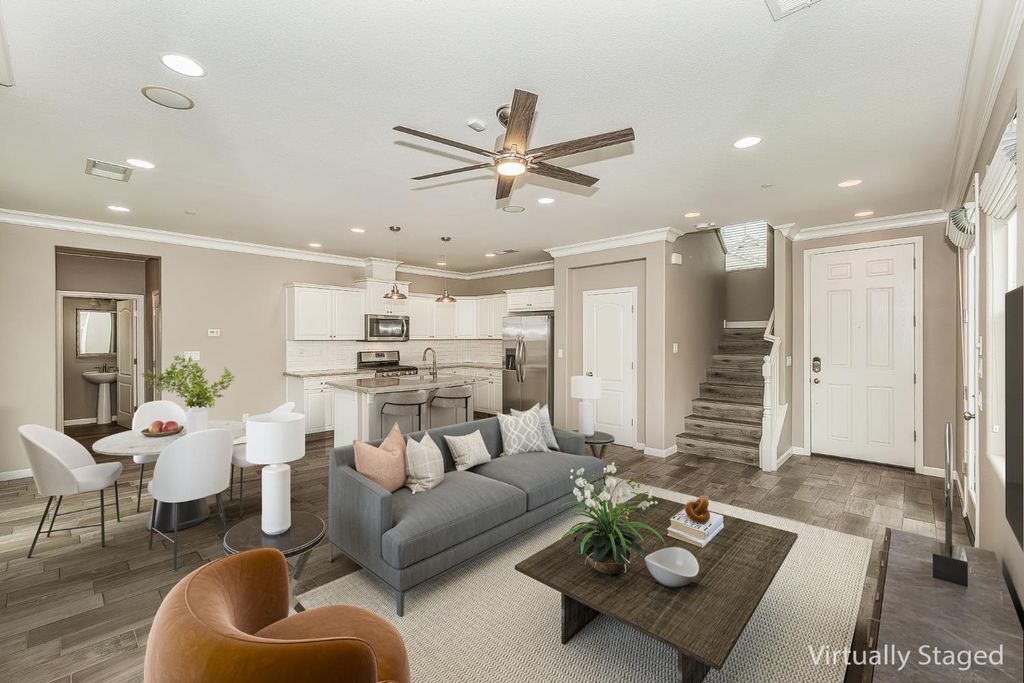 Image 8 of property listing at 2047 E Makenna Drive, Fresno, CA 93730