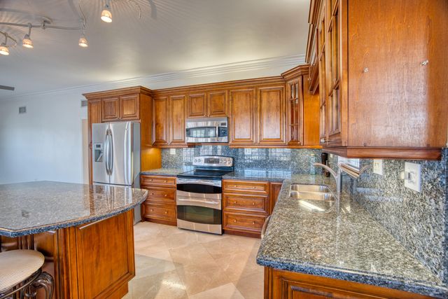 131 Harbor Drive, Plantation Key, FL 33070